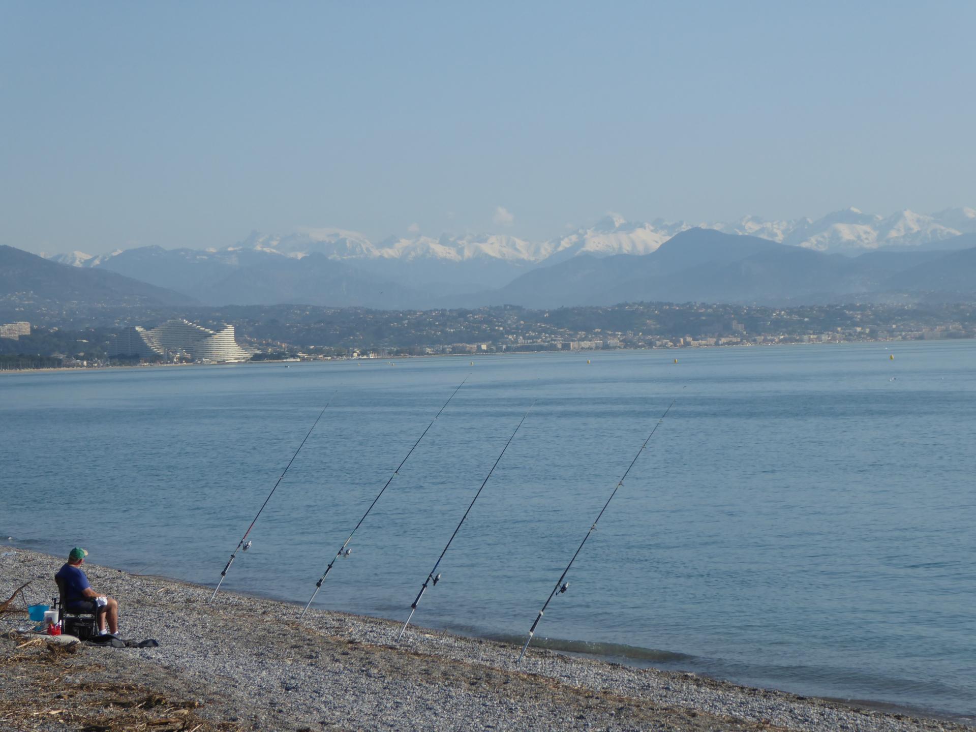 Partie de pêche sur la plage